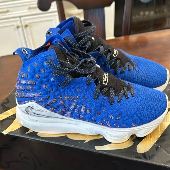 Lebron XVII MTAA Racer Basketball sneakers blue/white